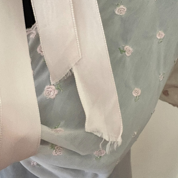 Vintage Lenora White Peignoir Embroidered Rose Size Small - Picture 7 of 14